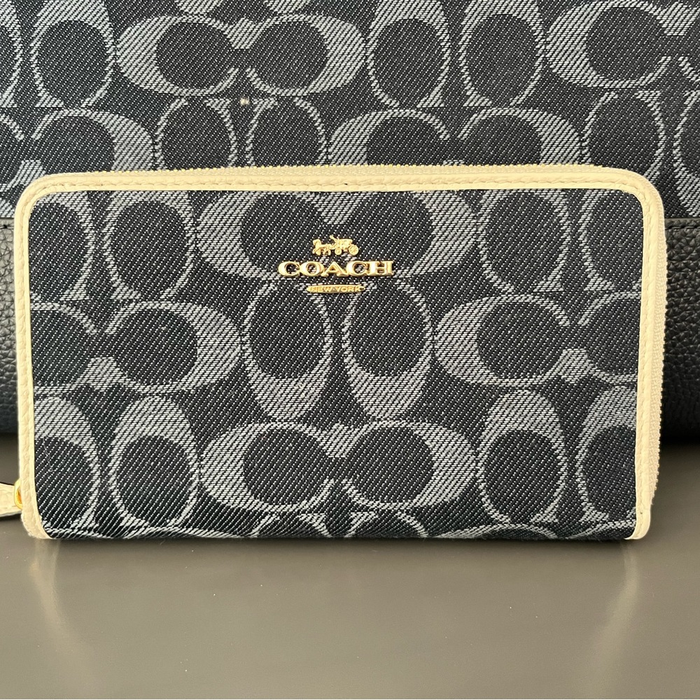 Coach wallet
